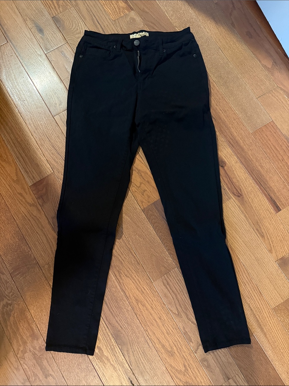 Hybrid & Company Women's Black Skinny Pants